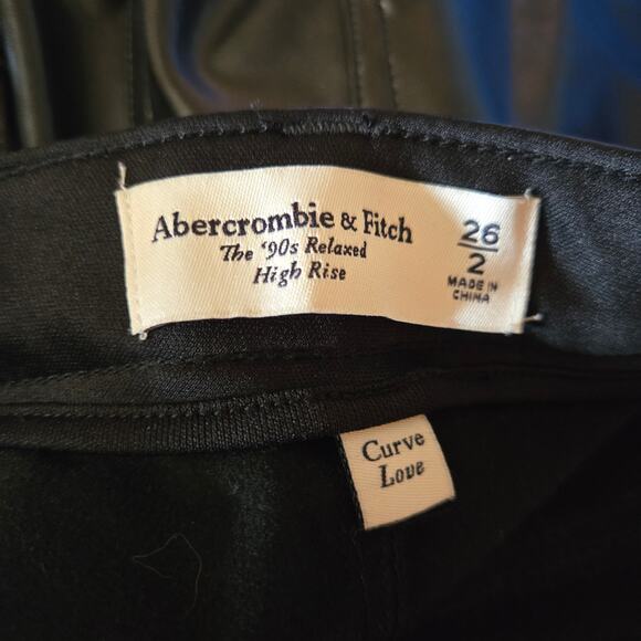 Abercrombie & Fitch Curve Love High Rise 90's Relaxed Vegan Leather Pant NWT 26 - Picture 4 of 4